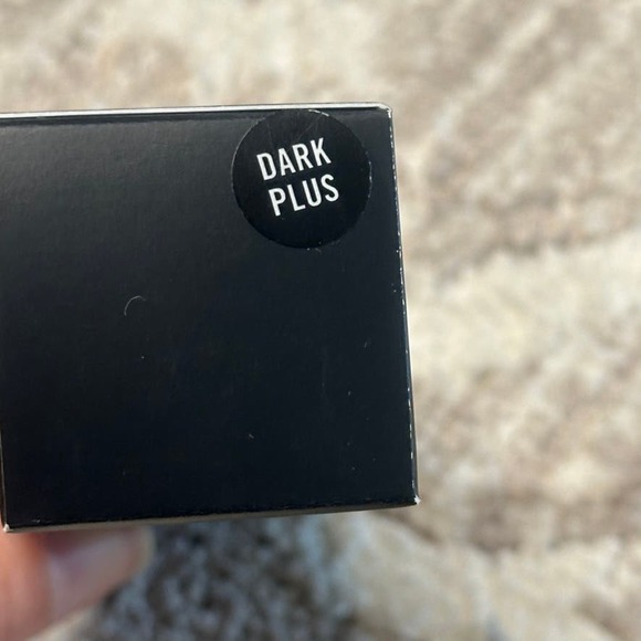 NEW - MAC Foundation "Next To Nothing" Face Colour in Dark Plus - 35 ML/1.20 OZ - Picture 2 of 10